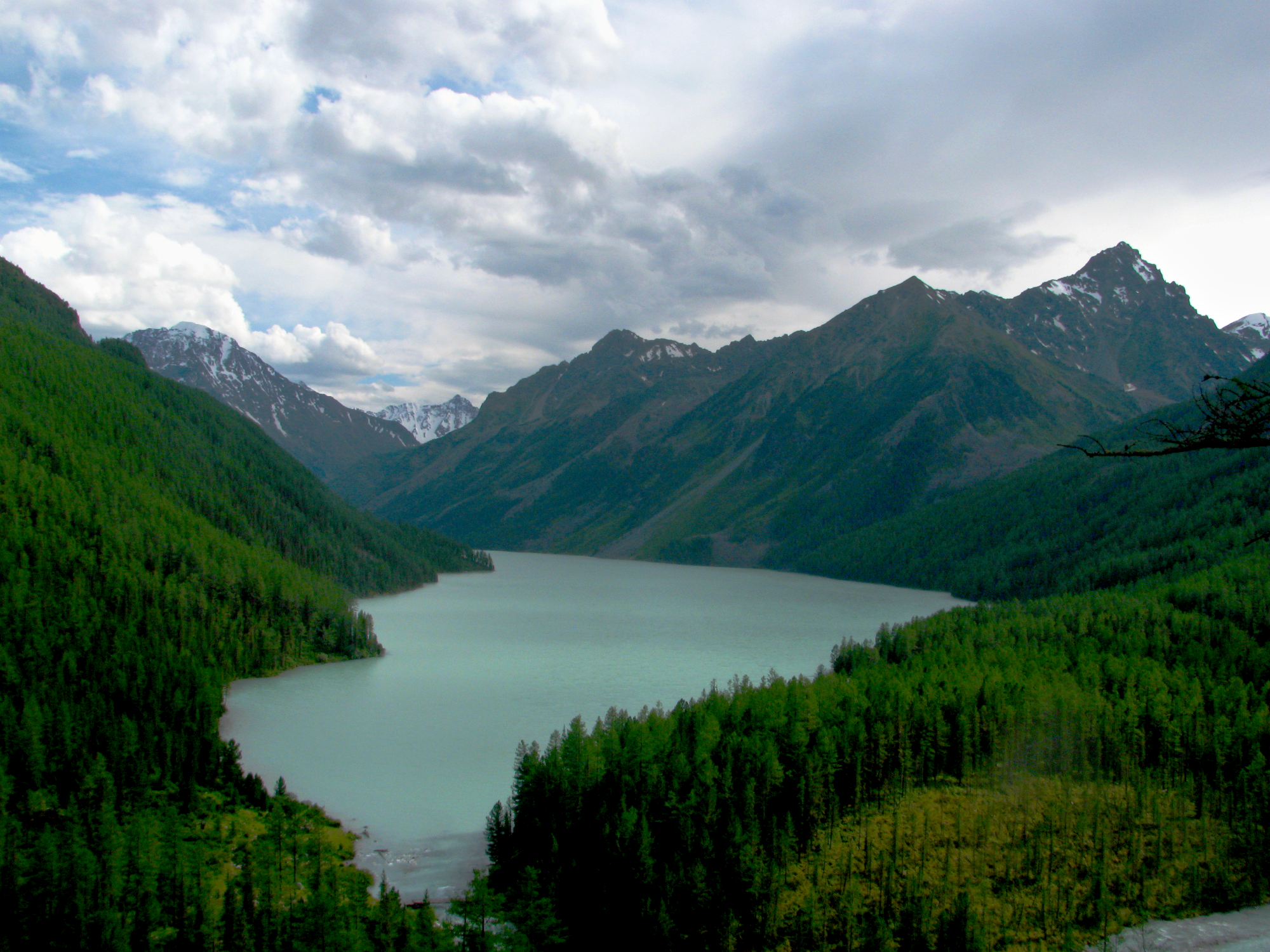 Кучерлинское озеро. Алтай. Алтай фото природа. Алтай 1680 на 900. Горный Алтай обои на телефон.